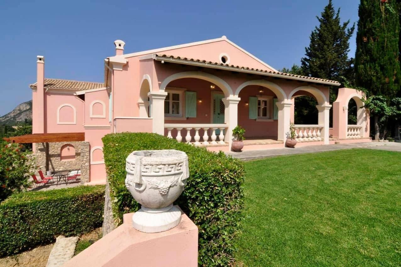 Victor Villa Gardelades