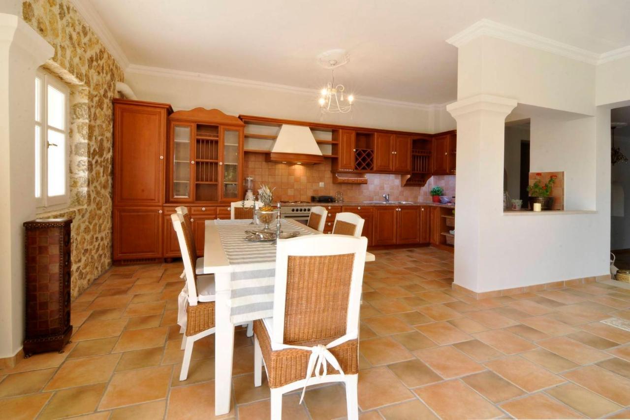 Villa Victor Gardelades